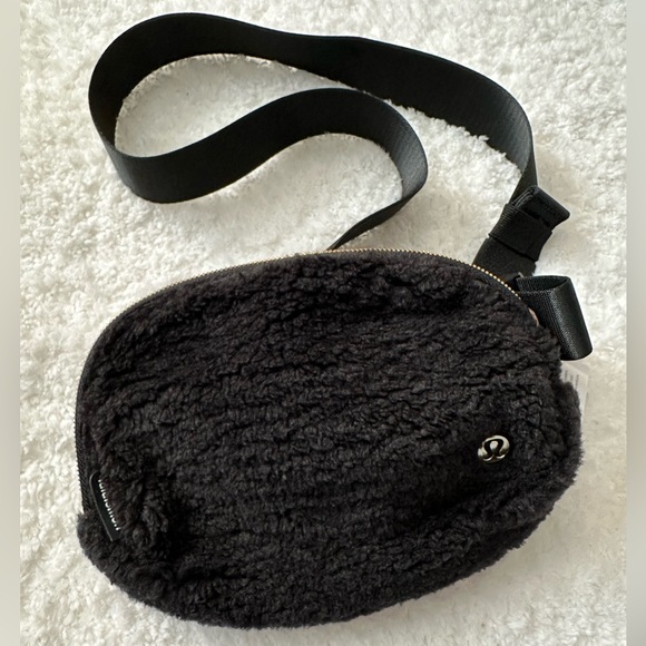 🆕 Lululemon Everywhere Belt Bag Fleece Black - Picture 13 of 14